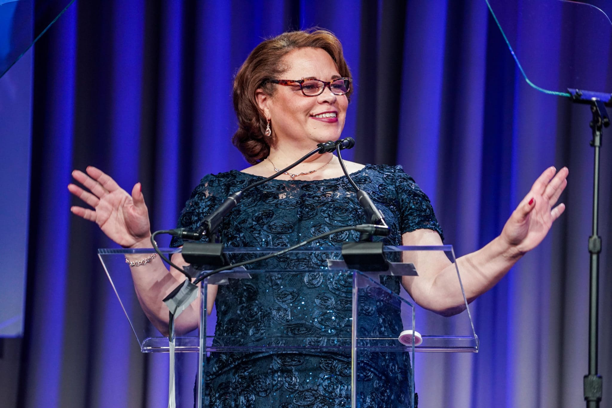 https://www.neafoundation.org/wp-content/uploads/2020/05/Sara-Sneed-Speaking-Gala-2020-scaled.jpg